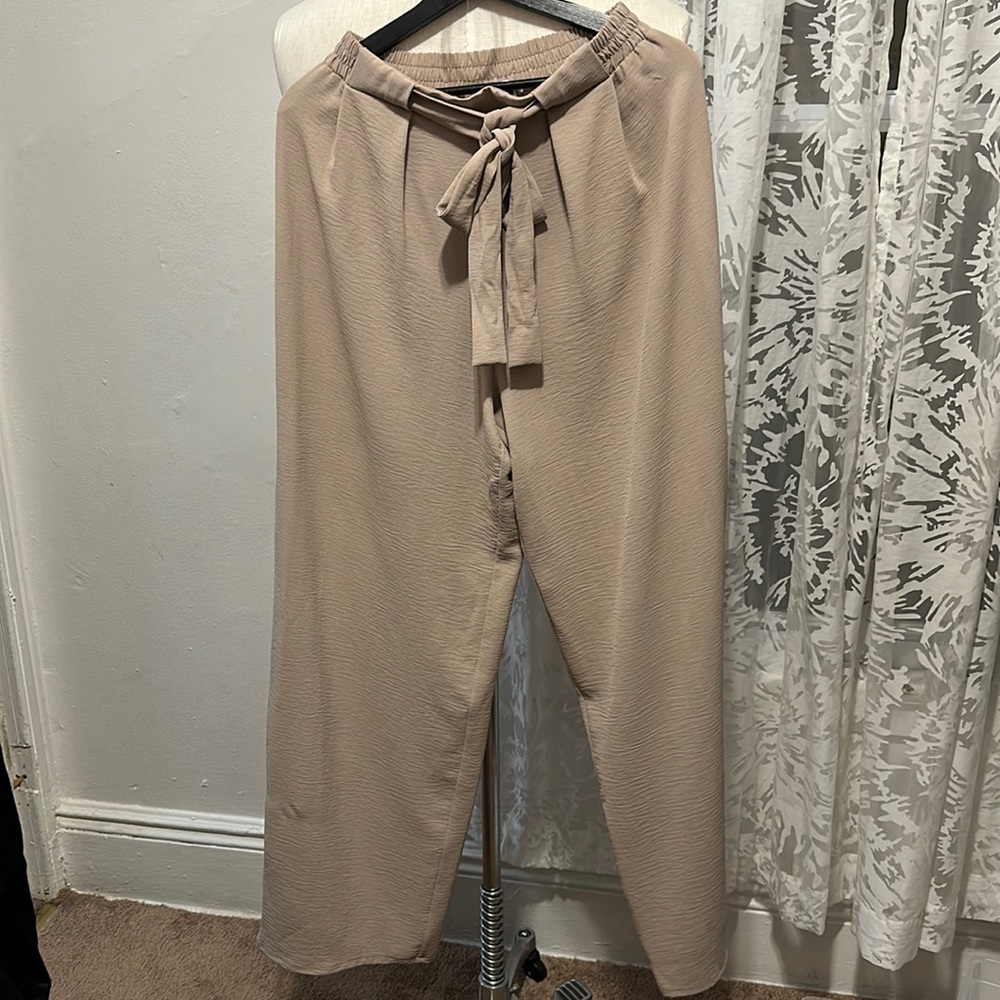 Beige pants - Picture 1 of 4